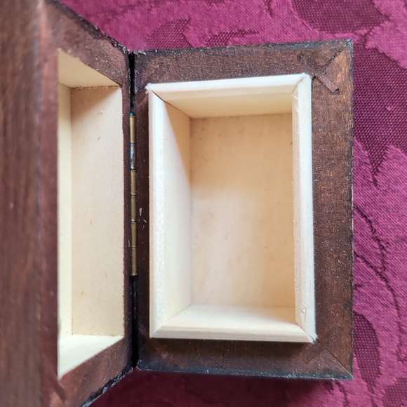 Small Wooden Polish Storage Box with Carved Flower - Picture 9 of 10